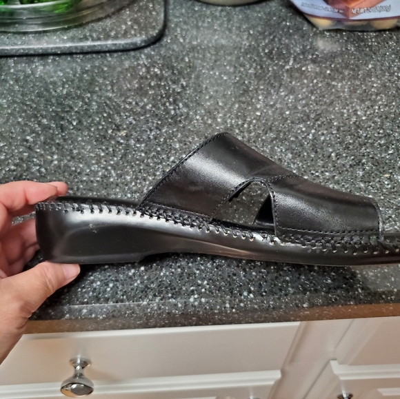 New without tags Naturalizer sandals. - Picture 8 of 8